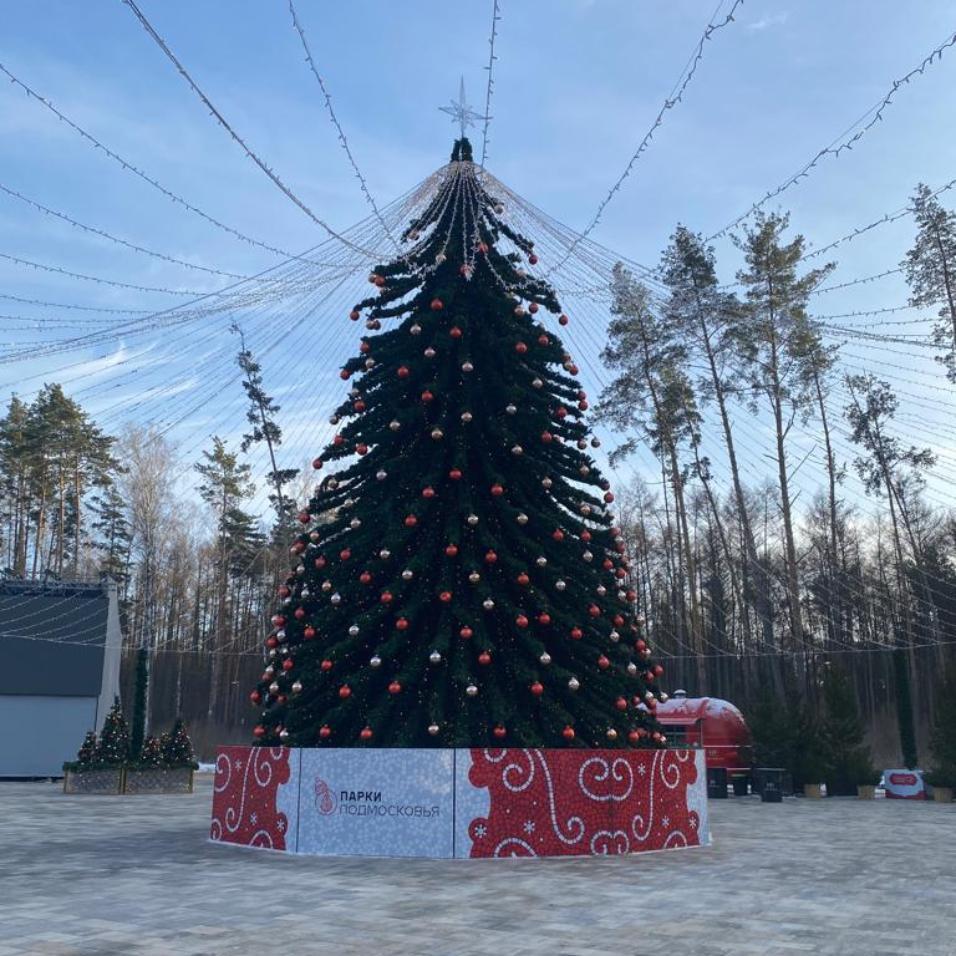 Искусственная уличная елка Московская 15 м со световым шатром и комплектом оформления
